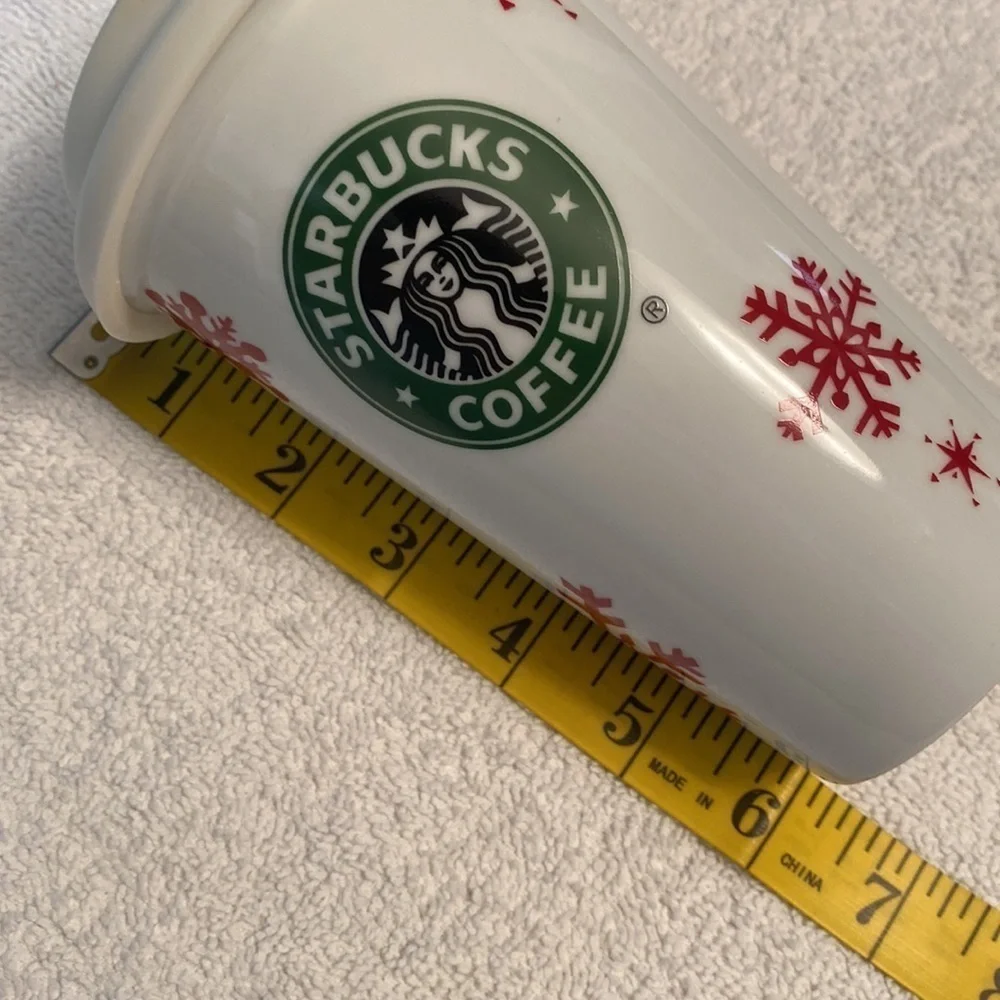 Starbucks 2010 ceramic mug insulated silicone cover lid 10 fl oz snowflake motif
